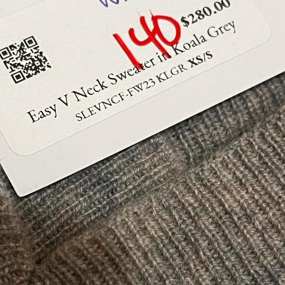 NWT•Subtle Luxury •100% Cashmere Reversible Easy V-Neck Sweater• - Picture 11 of 11